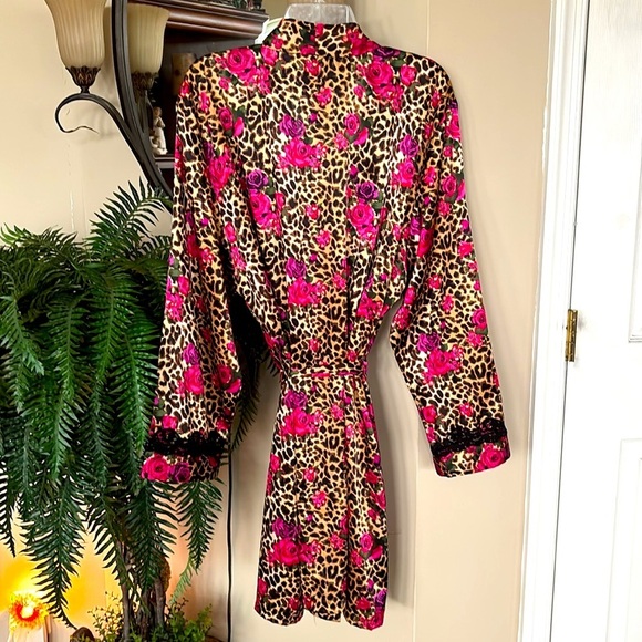 NWOT Delicates Satin Robe Animal Leopard Print Floral Hot Pink Roses Lace Detail - Picture 8 of 14